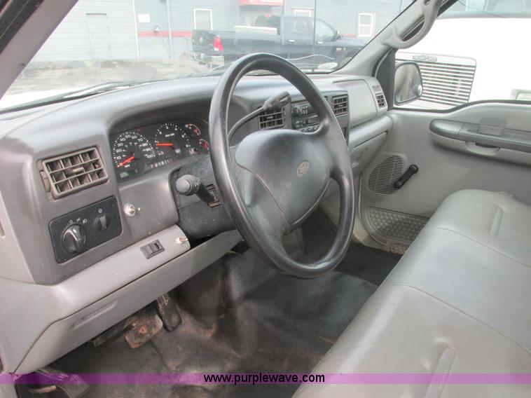 image for item H7732 2002 Ford F250 Super Duty XL utility truck