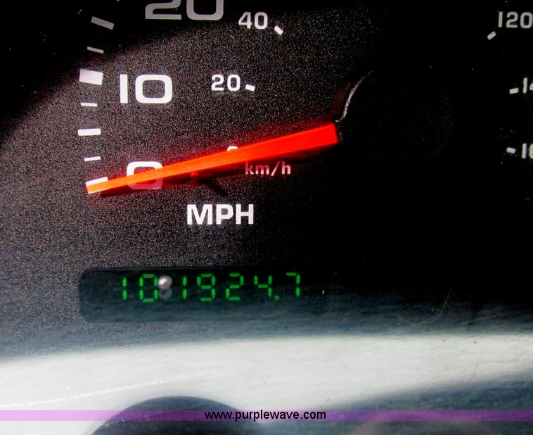 image for item H7732 2002 Ford F250 Super Duty XL utility truck