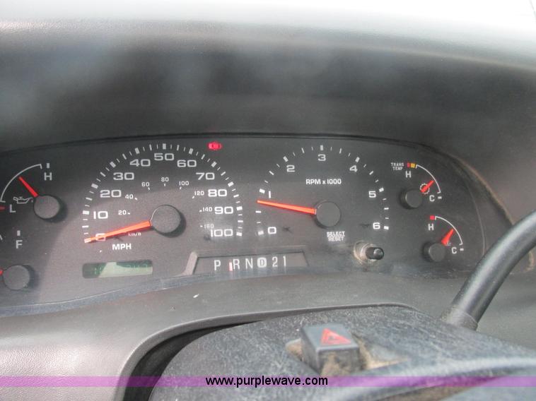 image for item H7732 2002 Ford F250 Super Duty XL utility truck