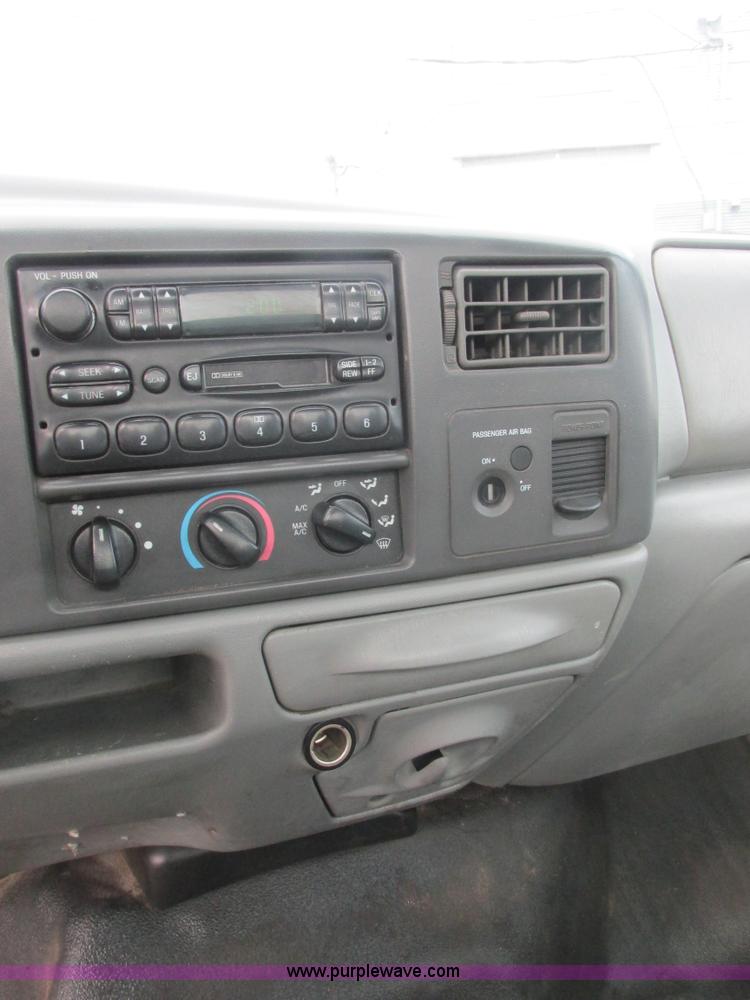 image for item H7732 2002 Ford F250 Super Duty XL utility truck