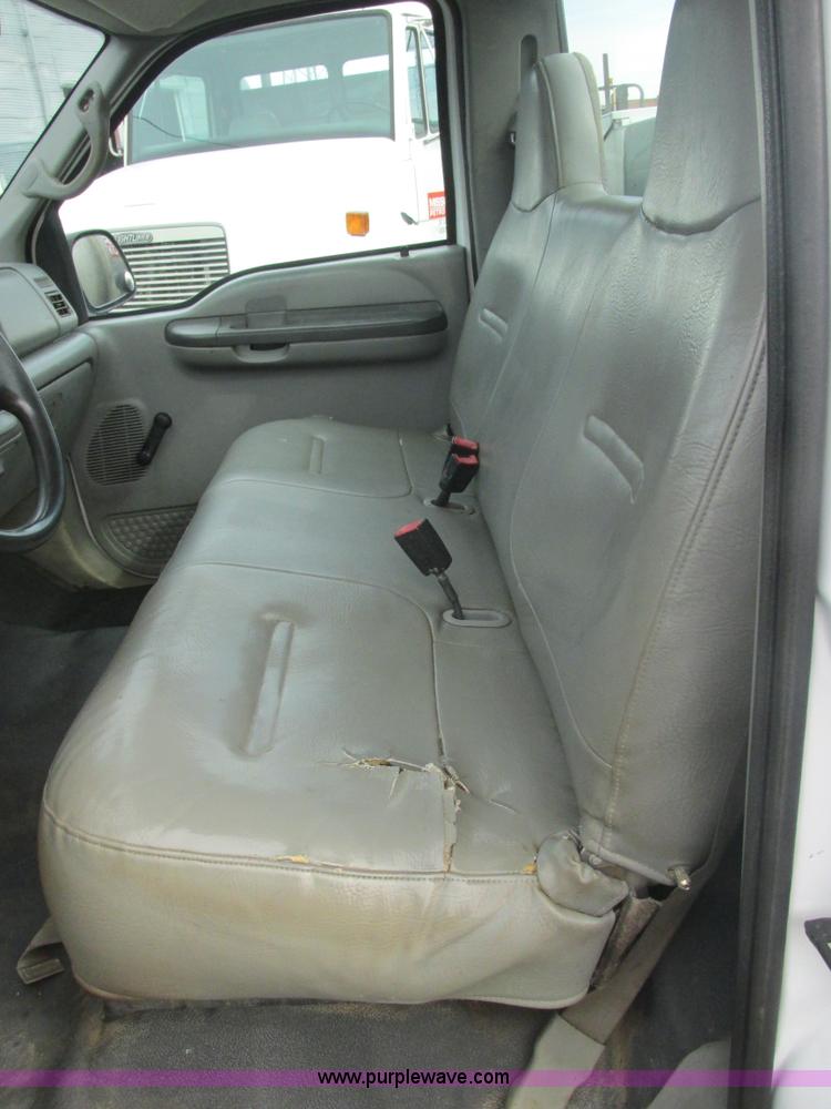 image for item H7732 2002 Ford F250 Super Duty XL utility truck