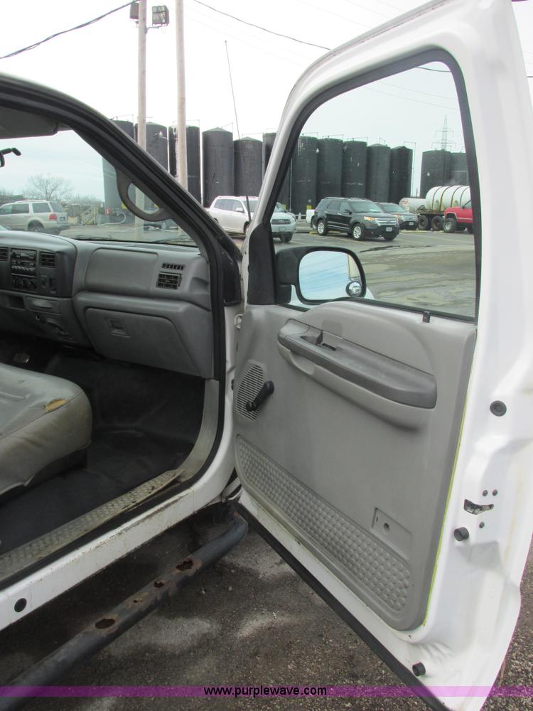 image for item H7732 2002 Ford F250 Super Duty XL utility truck