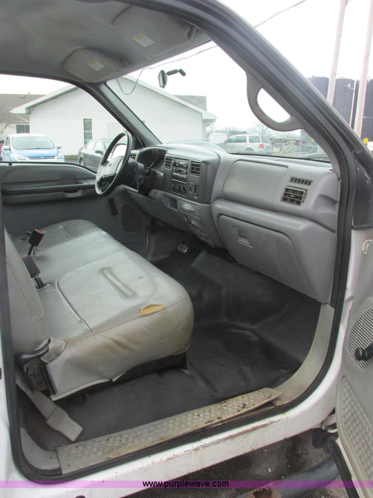 image for item H7732 2002 Ford F250 Super Duty XL utility truck