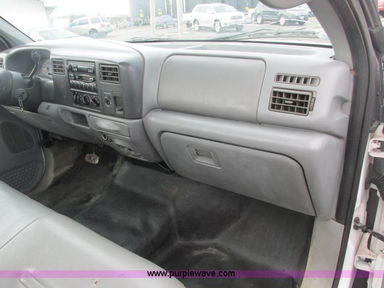 image for item H7732 2002 Ford F250 Super Duty XL utility truck