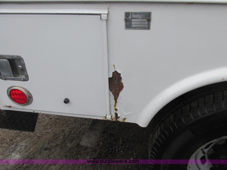 image for item H7732 2002 Ford F250 Super Duty XL utility truck