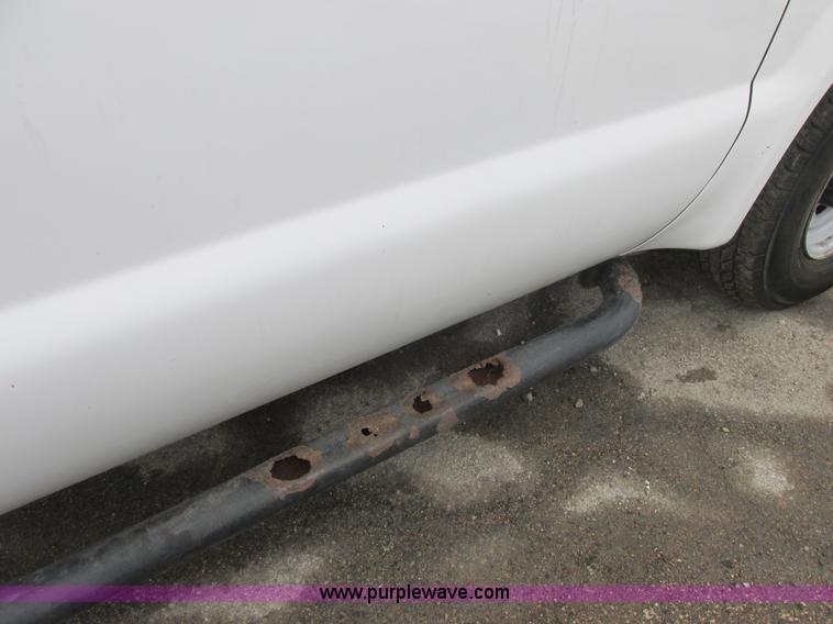 image for item H7732 2002 Ford F250 Super Duty XL utility truck