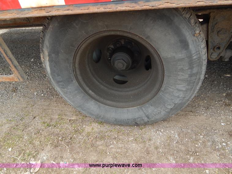 image for item I1133 2001 Trail King TK24-2300 trailer