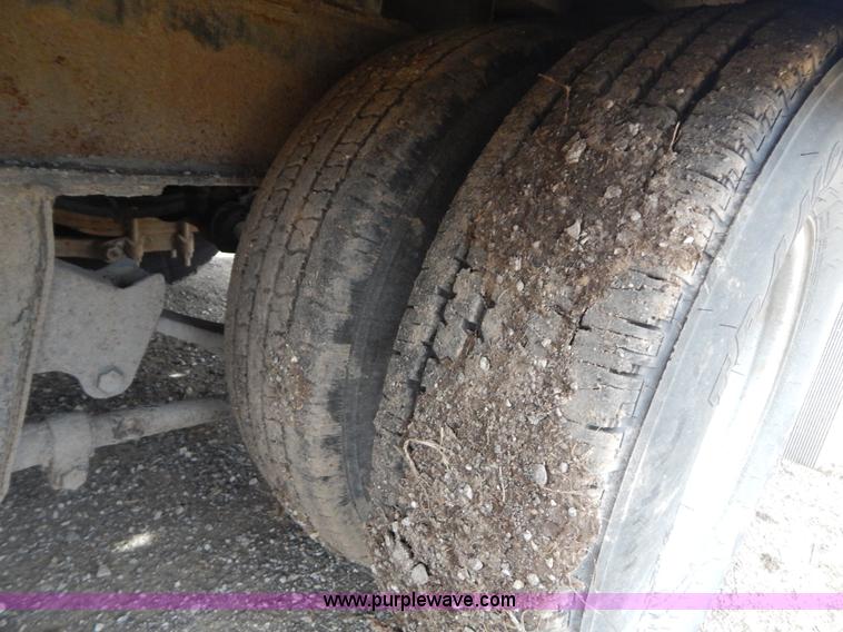 image for item I1133 2001 Trail King TK24-2300 trailer