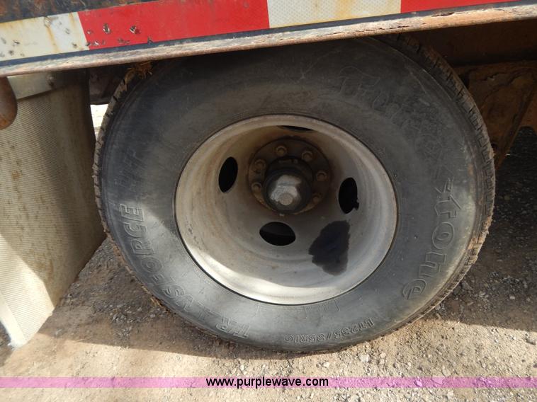 image for item I1133 2001 Trail King TK24-2300 trailer