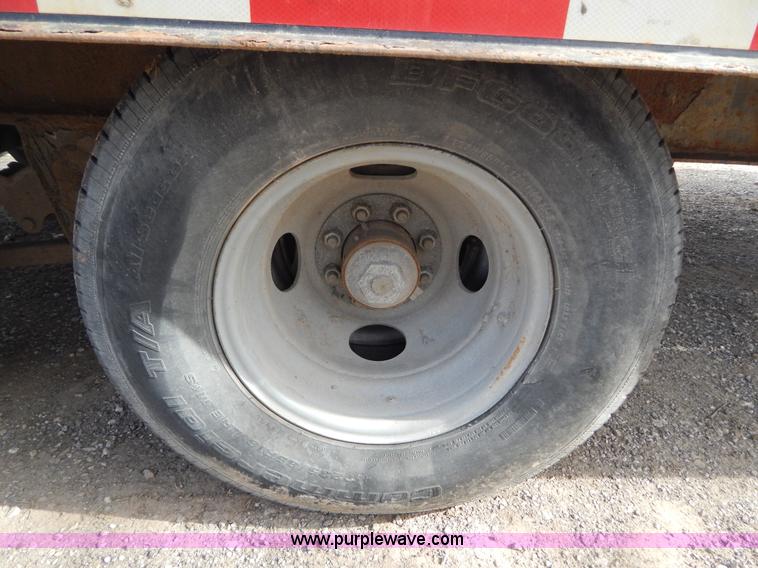 image for item I1133 2001 Trail King TK24-2300 trailer