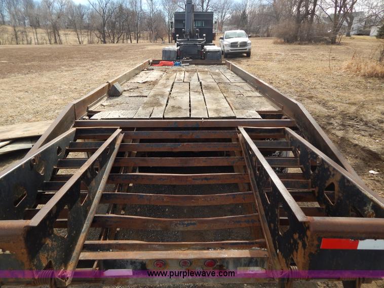 image for item I1133 2001 Trail King TK24-2300 trailer