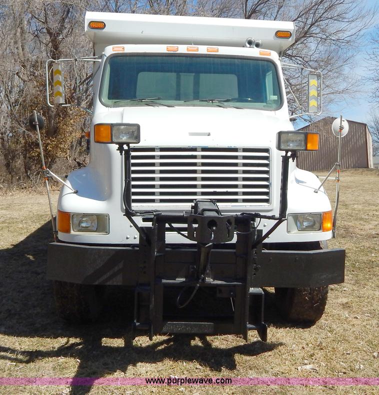 image for item I1135 1997 International 8100 dump truck