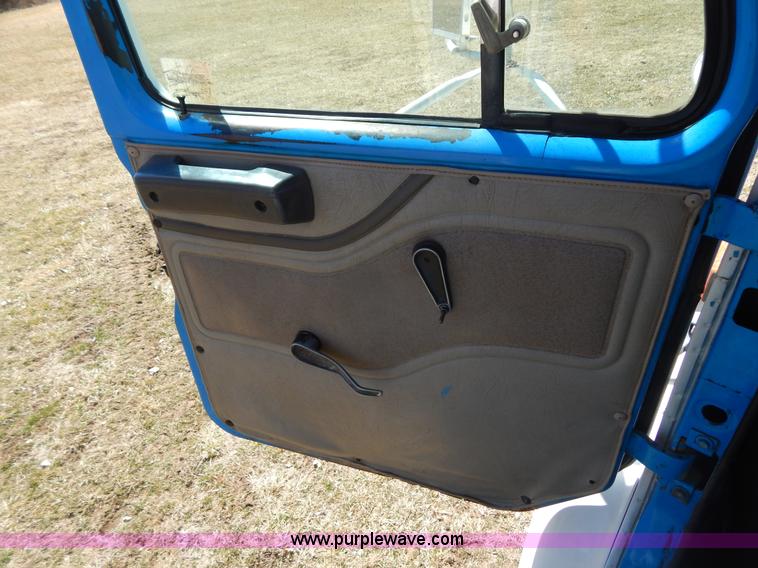 image for item I1135 1997 International 8100 dump truck