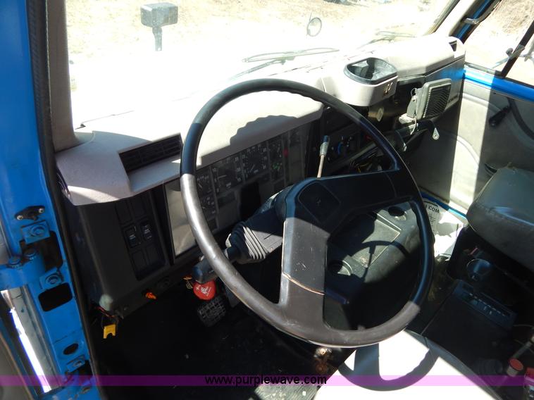 image for item I1135 1997 International 8100 dump truck