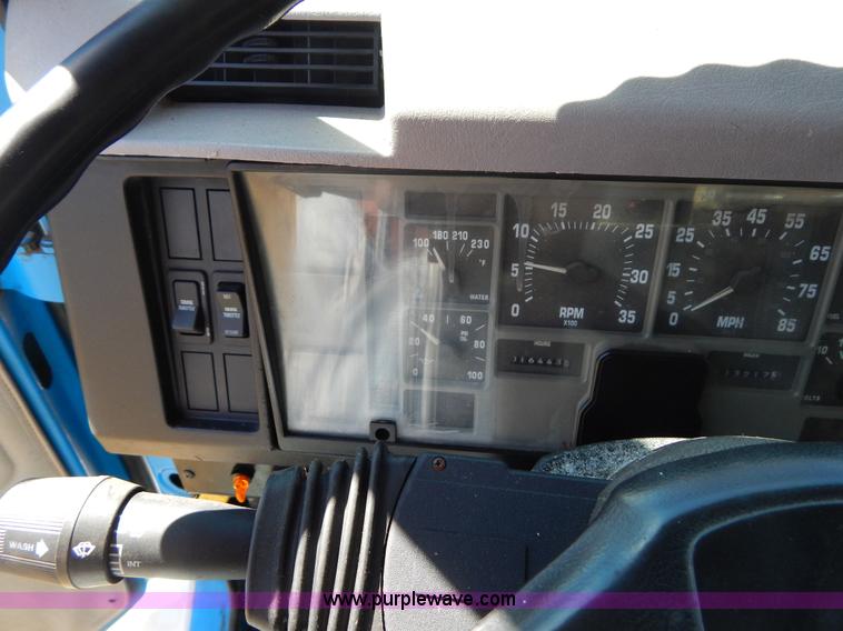 image for item I1135 1997 International 8100 dump truck