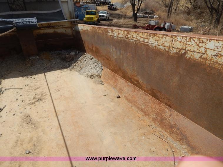 image for item I1135 1997 International 8100 dump truck