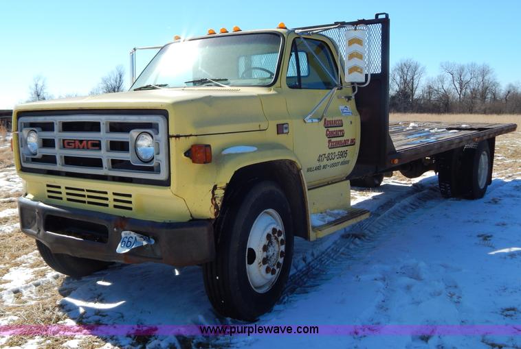 image for item I1157 1986 GMC TopKick 7000 flatbed truck