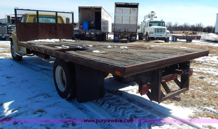 image for item I1157 1986 GMC TopKick 7000 flatbed truck