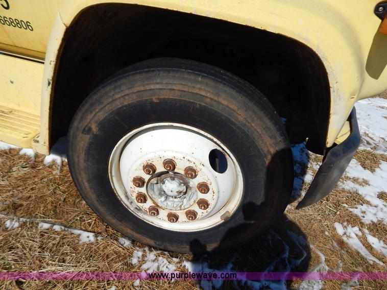 image for item I1157 1986 GMC TopKick 7000 flatbed truck