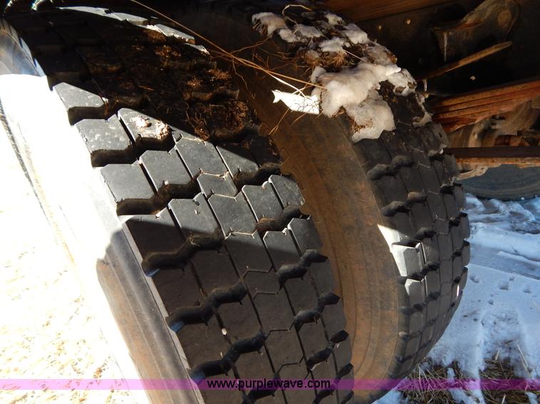 image for item I1157 1986 GMC TopKick 7000 flatbed truck