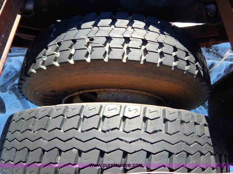 image for item I1157 1986 GMC TopKick 7000 flatbed truck