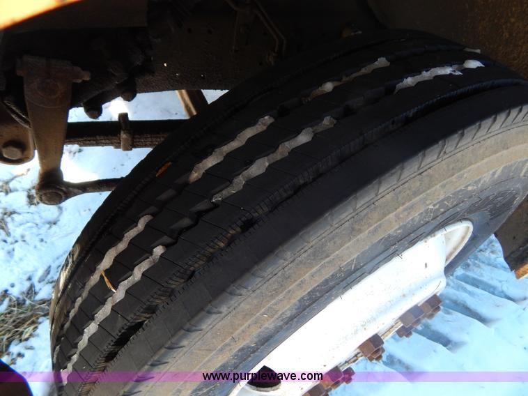 image for item I1157 1986 GMC TopKick 7000 flatbed truck