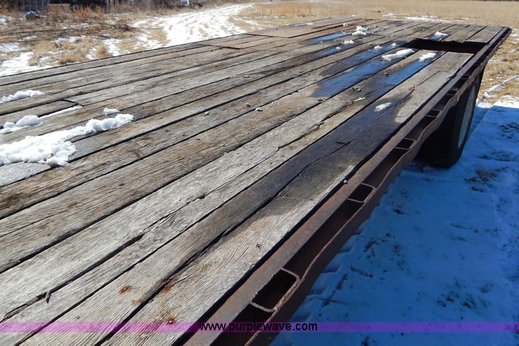 image for item I1157 1986 GMC TopKick 7000 flatbed truck