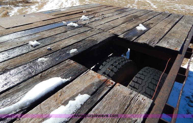 image for item I1157 1986 GMC TopKick 7000 flatbed truck