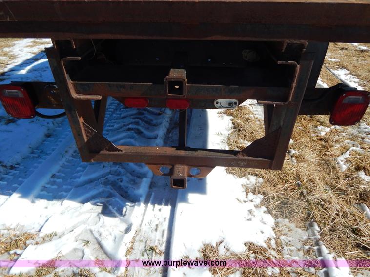 image for item I1157 1986 GMC TopKick 7000 flatbed truck