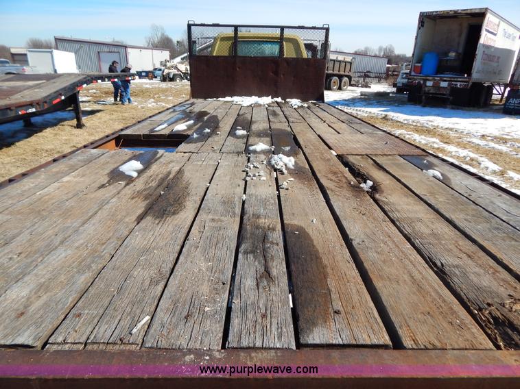 image for item I1157 1986 GMC TopKick 7000 flatbed truck