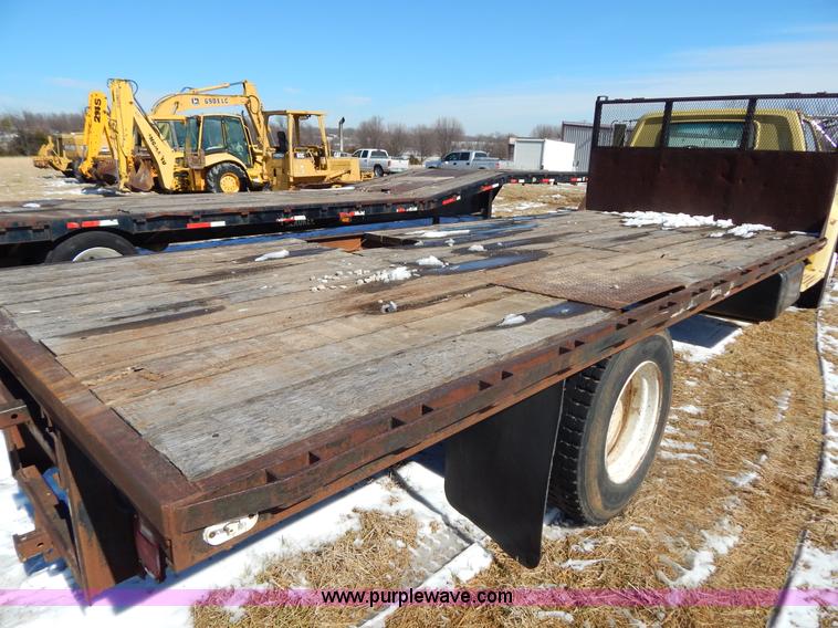 image for item I1157 1986 GMC TopKick 7000 flatbed truck