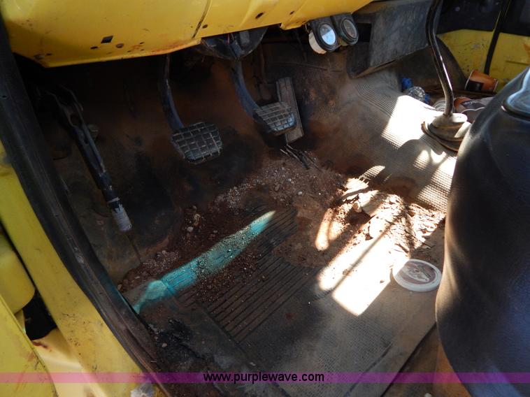 image for item I1157 1986 GMC TopKick 7000 flatbed truck