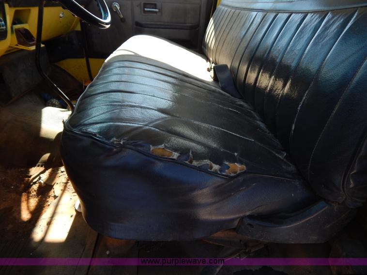 image for item I1157 1986 GMC TopKick 7000 flatbed truck