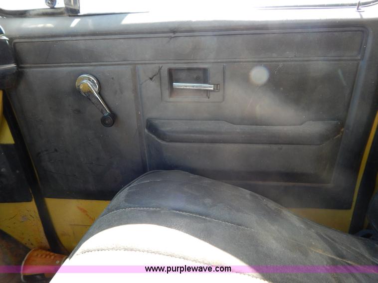 image for item I1157 1986 GMC TopKick 7000 flatbed truck