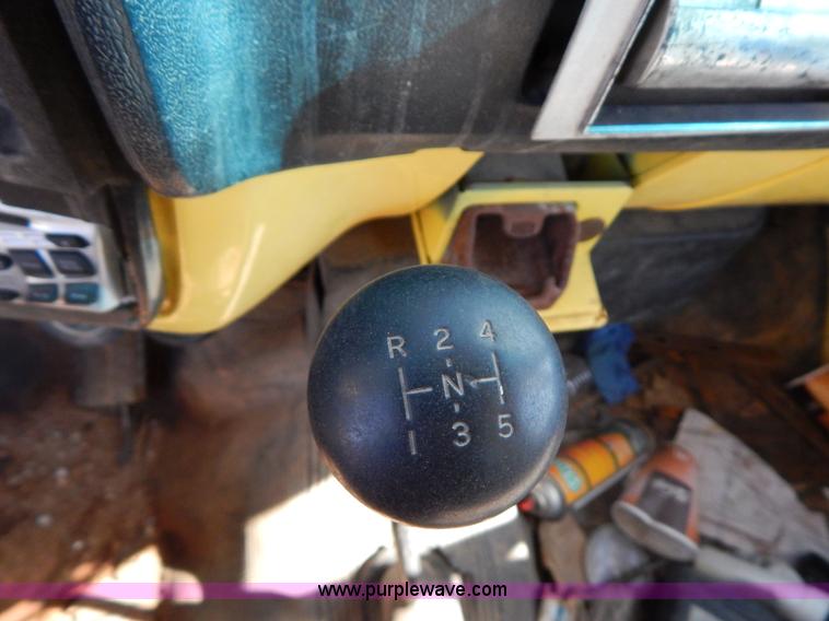 image for item I1157 1986 GMC TopKick 7000 flatbed truck