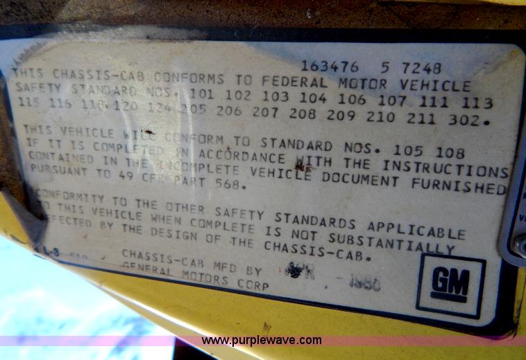 image for item I1157 1986 GMC TopKick 7000 flatbed truck