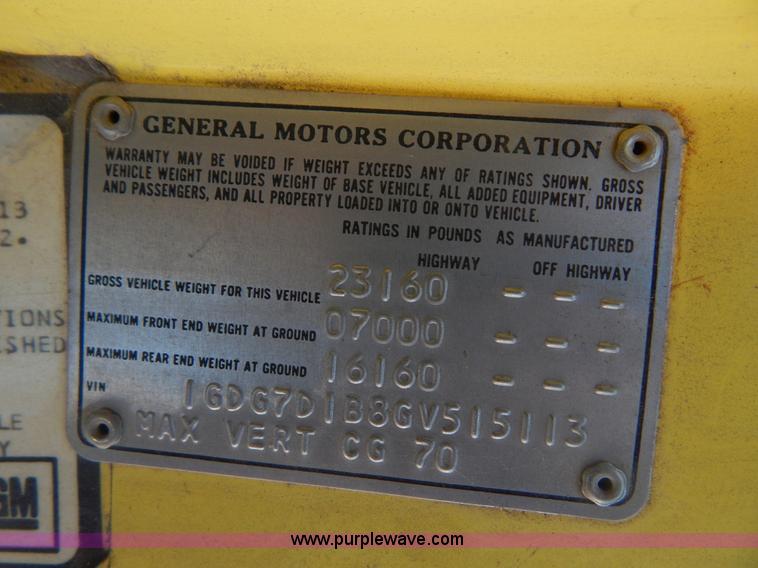 image for item I1157 1986 GMC TopKick 7000 flatbed truck