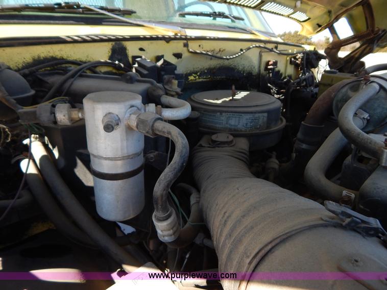 image for item I1157 1986 GMC TopKick 7000 flatbed truck