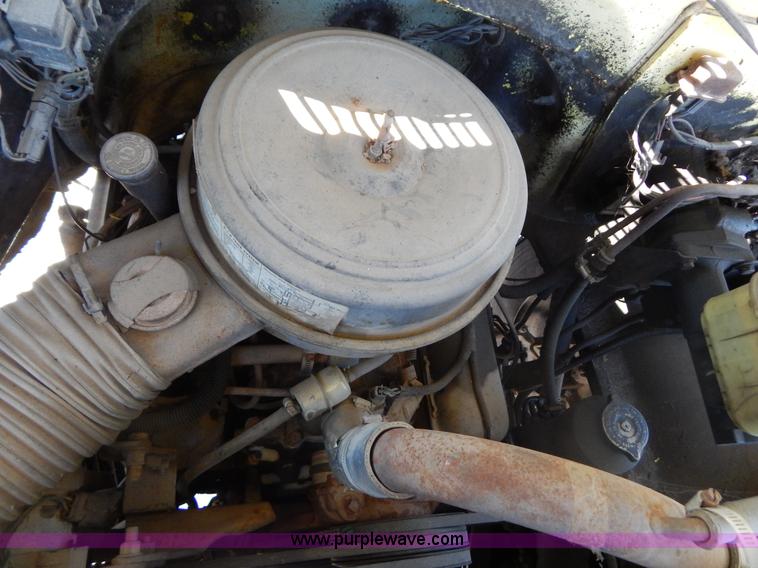 image for item I1157 1986 GMC TopKick 7000 flatbed truck