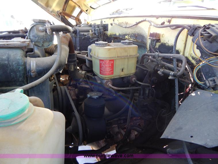 image for item I1157 1986 GMC TopKick 7000 flatbed truck