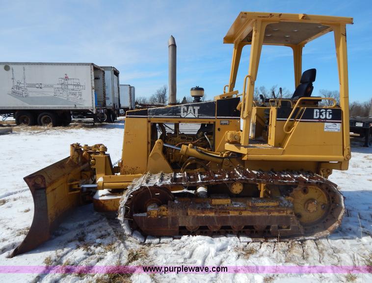image for item I1159 1998 Caterpillar D3C dozer