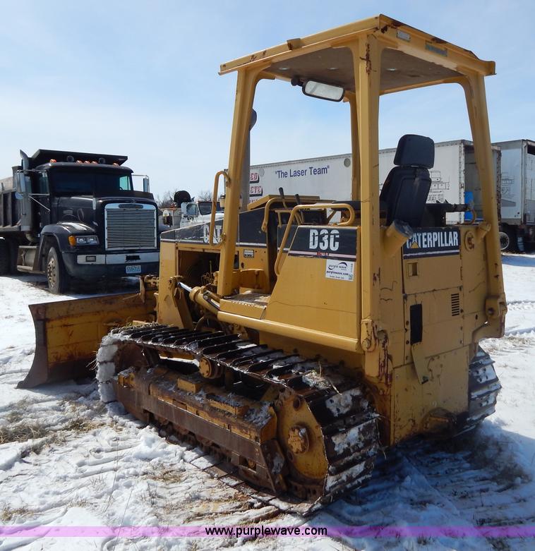 image for item I1159 1998 Caterpillar D3C dozer