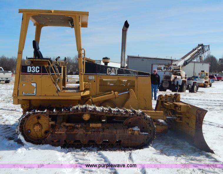 image for item I1159 1998 Caterpillar D3C dozer