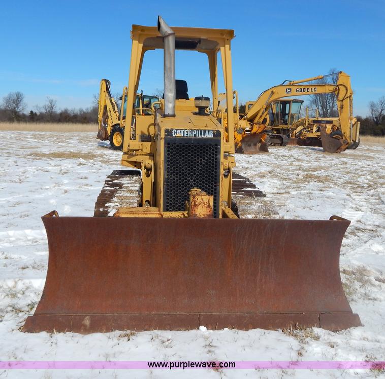 image for item I1159 1998 Caterpillar D3C dozer