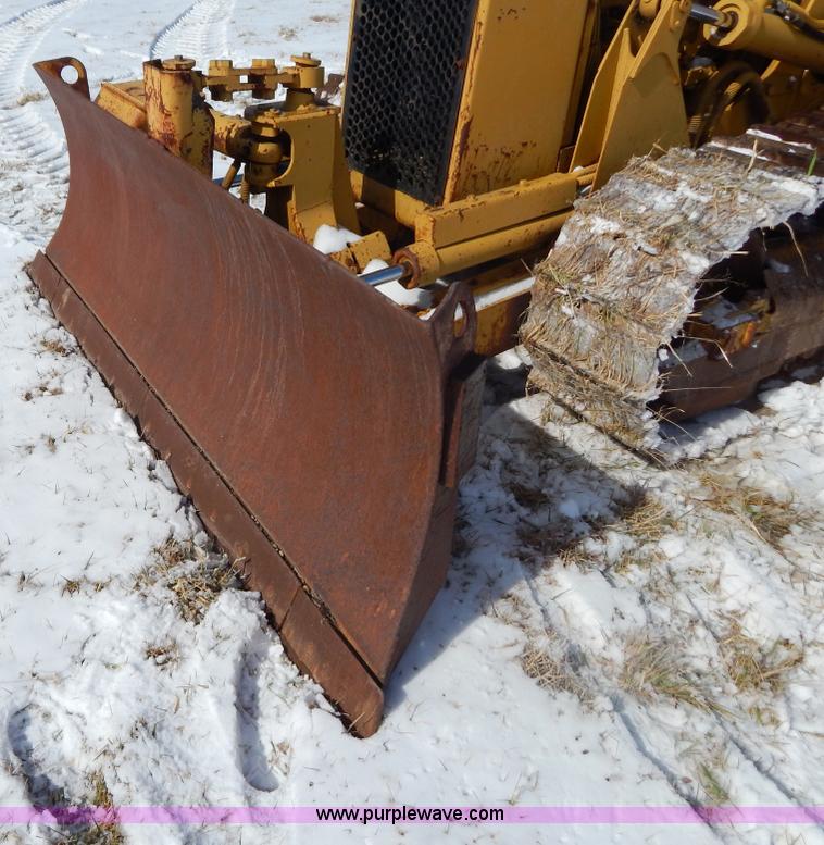 image for item I1159 1998 Caterpillar D3C dozer