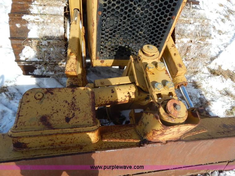 image for item I1159 1998 Caterpillar D3C dozer
