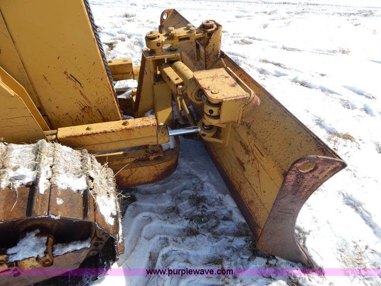 image for item I1159 1998 Caterpillar D3C dozer