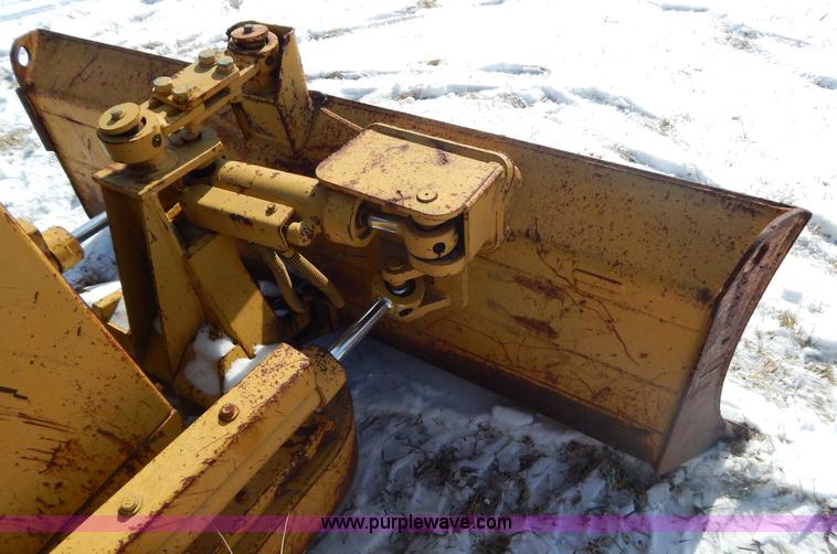 image for item I1159 1998 Caterpillar D3C dozer