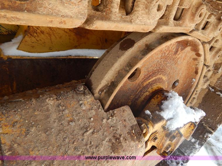 image for item I1159 1998 Caterpillar D3C dozer