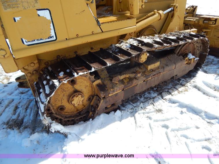 image for item I1159 1998 Caterpillar D3C dozer